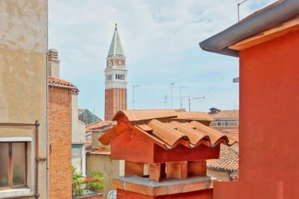 On The Roofs To Piazza San Marco - Venezia Apartment Exterior foto