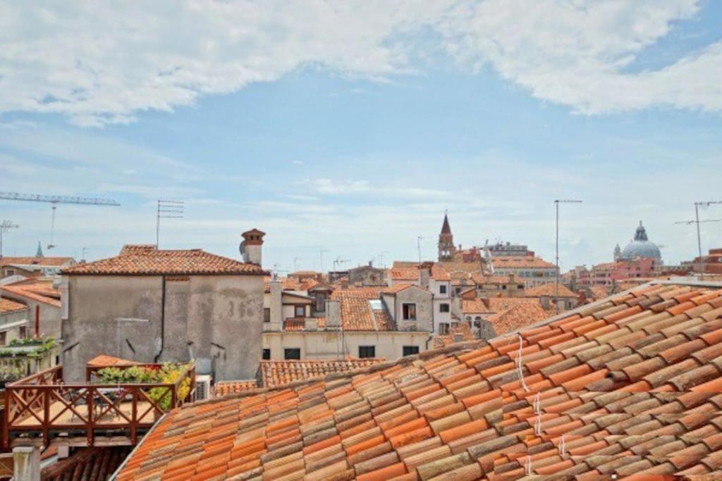 On The Roofs To Piazza San Marco - Venezia Apartment Exterior foto